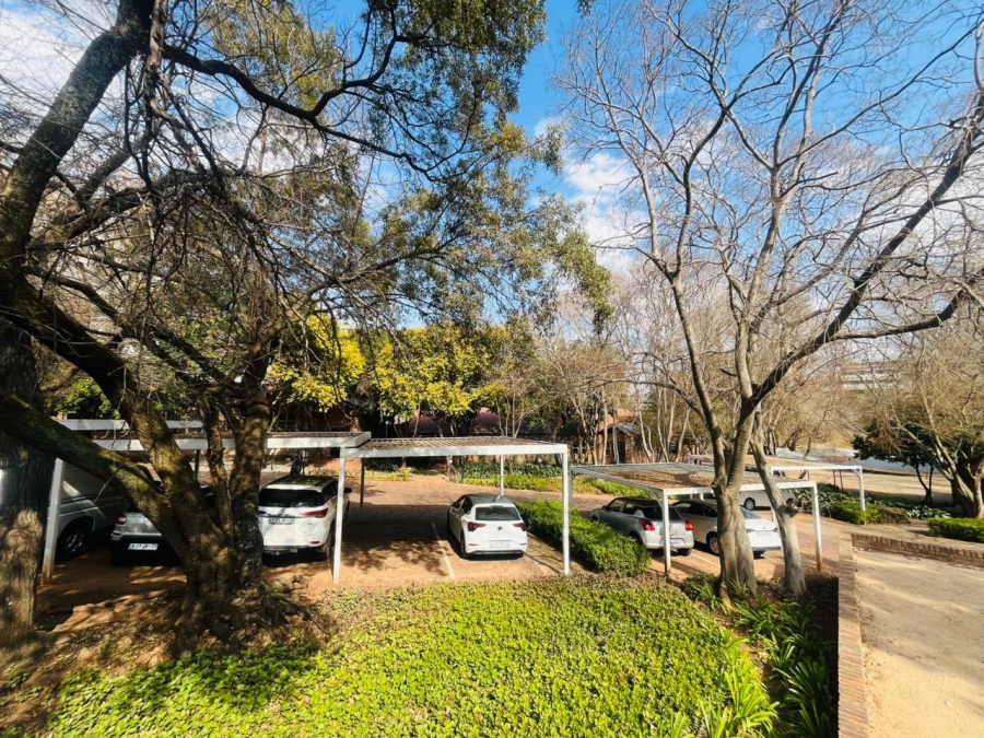  Bedroom Property for Sale in Die Hoewes Gauteng