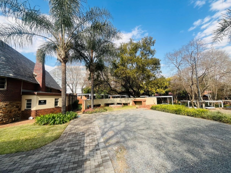  Bedroom Property for Sale in Die Hoewes Gauteng