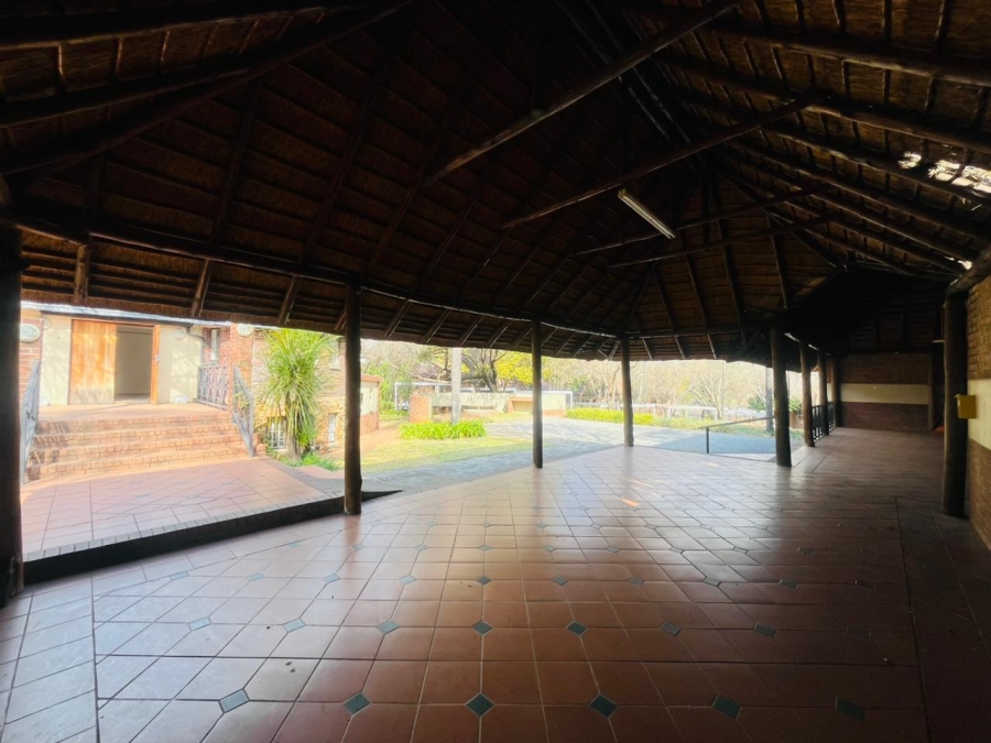  Bedroom Property for Sale in Die Hoewes Gauteng