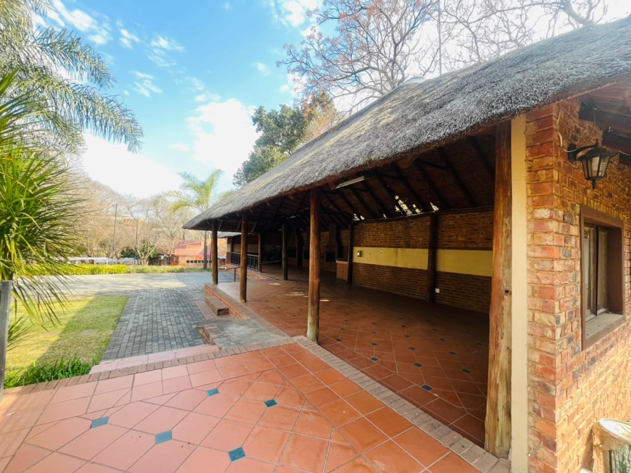  Bedroom Property for Sale in Die Hoewes Gauteng