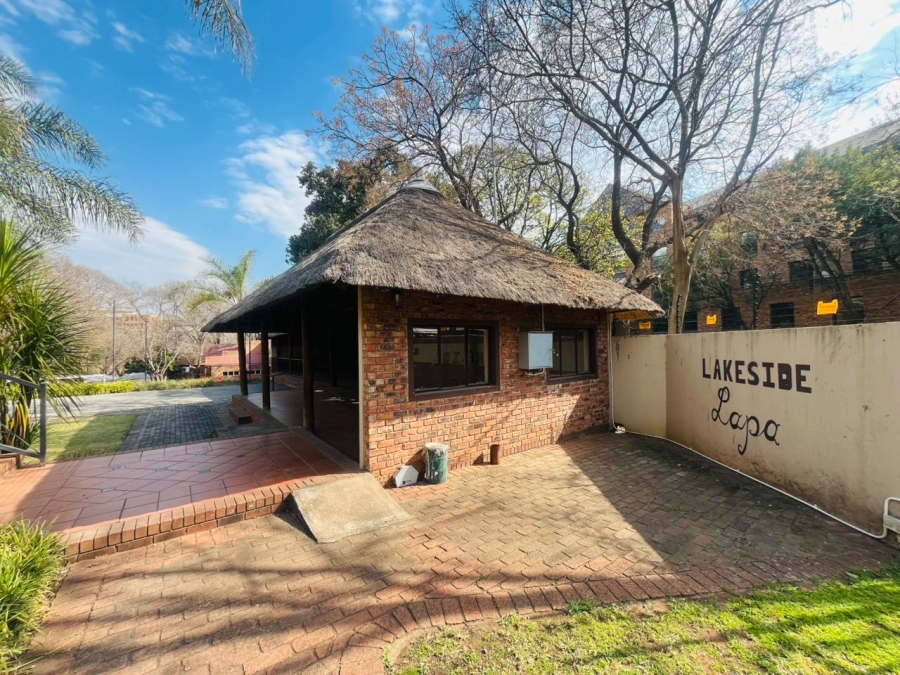  Bedroom Property for Sale in Die Hoewes Gauteng