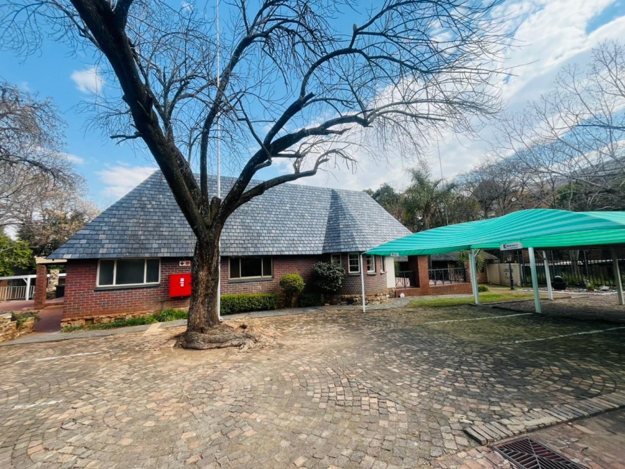  Bedroom Property for Sale in Die Hoewes Gauteng