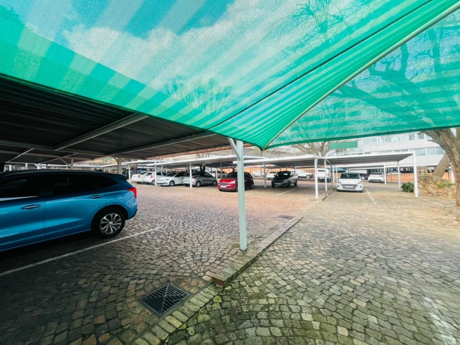  Bedroom Property for Sale in Die Hoewes Gauteng
