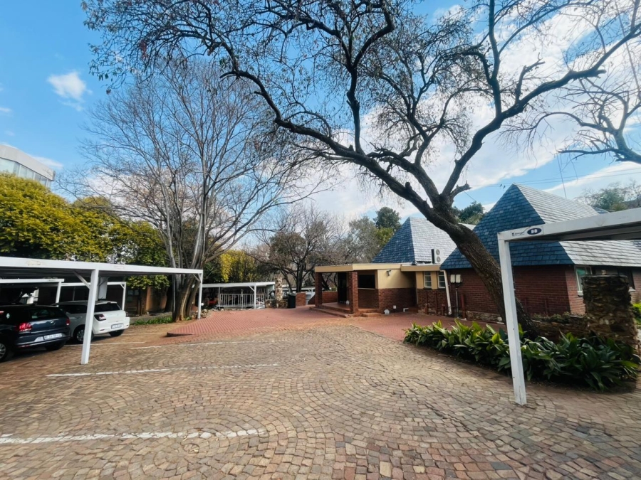  Bedroom Property for Sale in Die Hoewes Gauteng