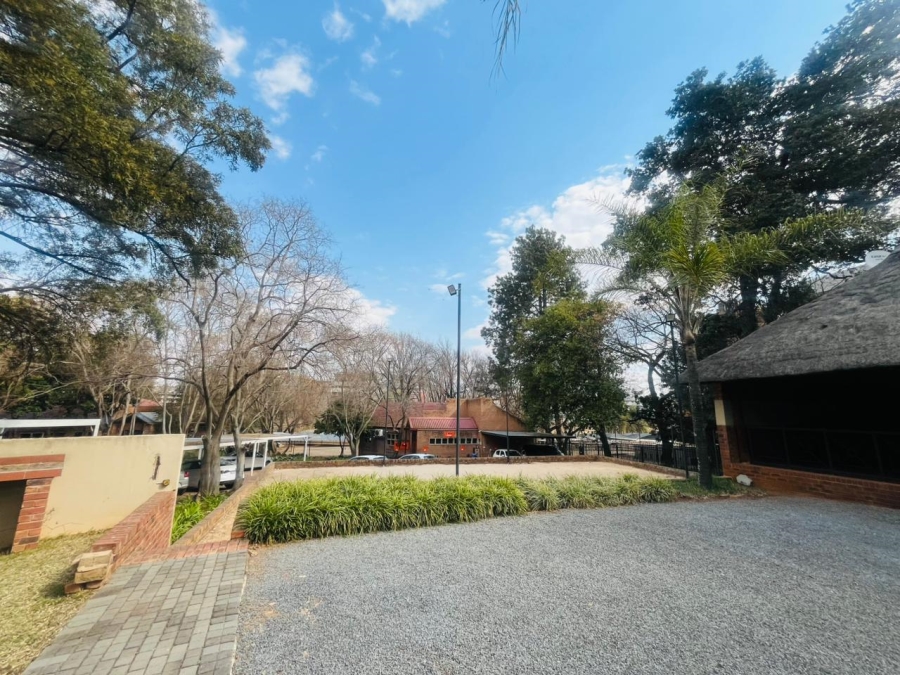  Bedroom Property for Sale in Die Hoewes Gauteng