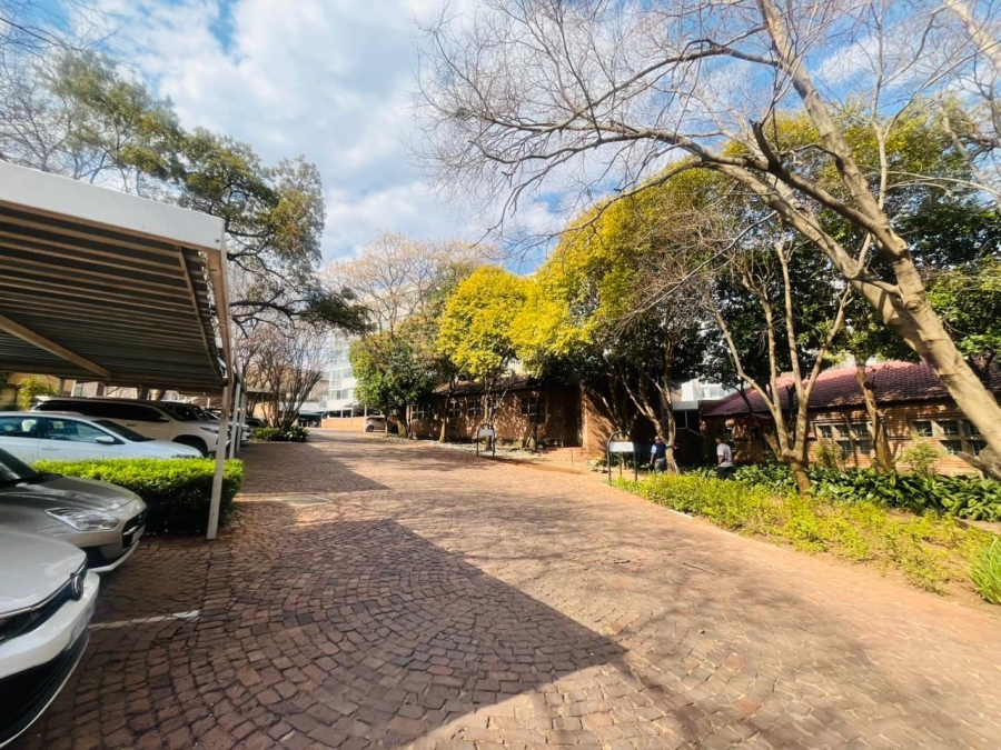  Bedroom Property for Sale in Die Hoewes Gauteng