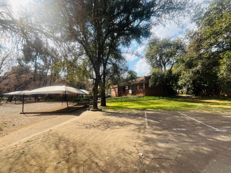  Bedroom Property for Sale in Die Hoewes Gauteng