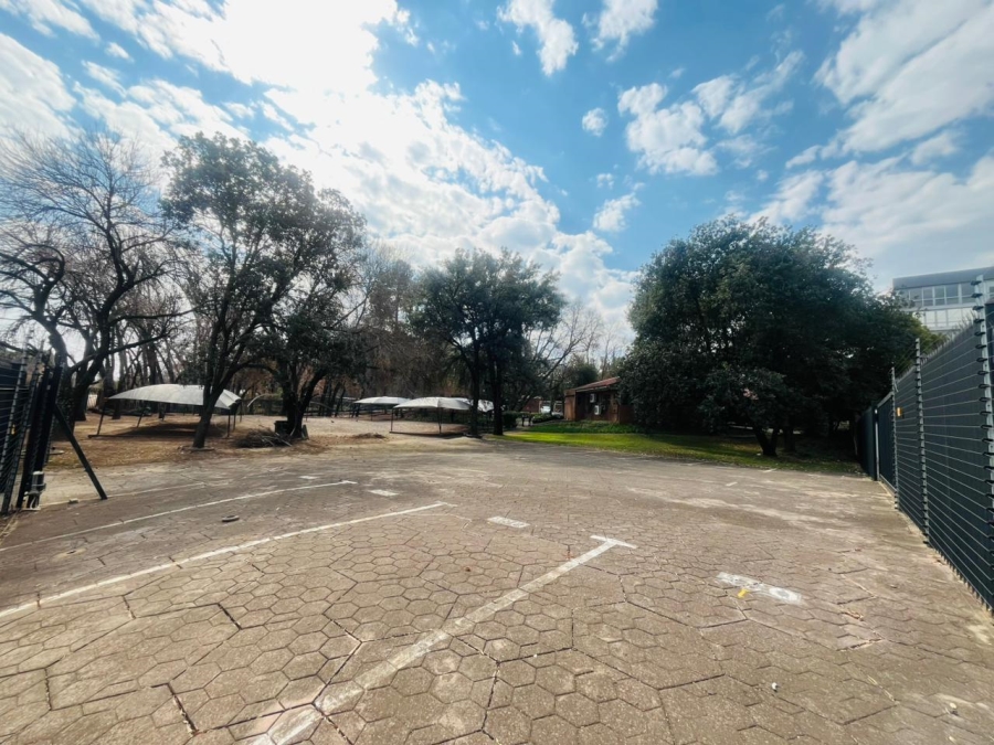  Bedroom Property for Sale in Die Hoewes Gauteng