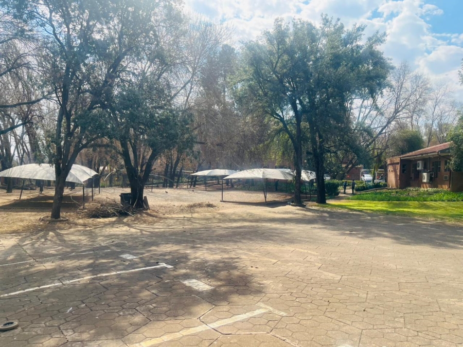  Bedroom Property for Sale in Die Hoewes Gauteng