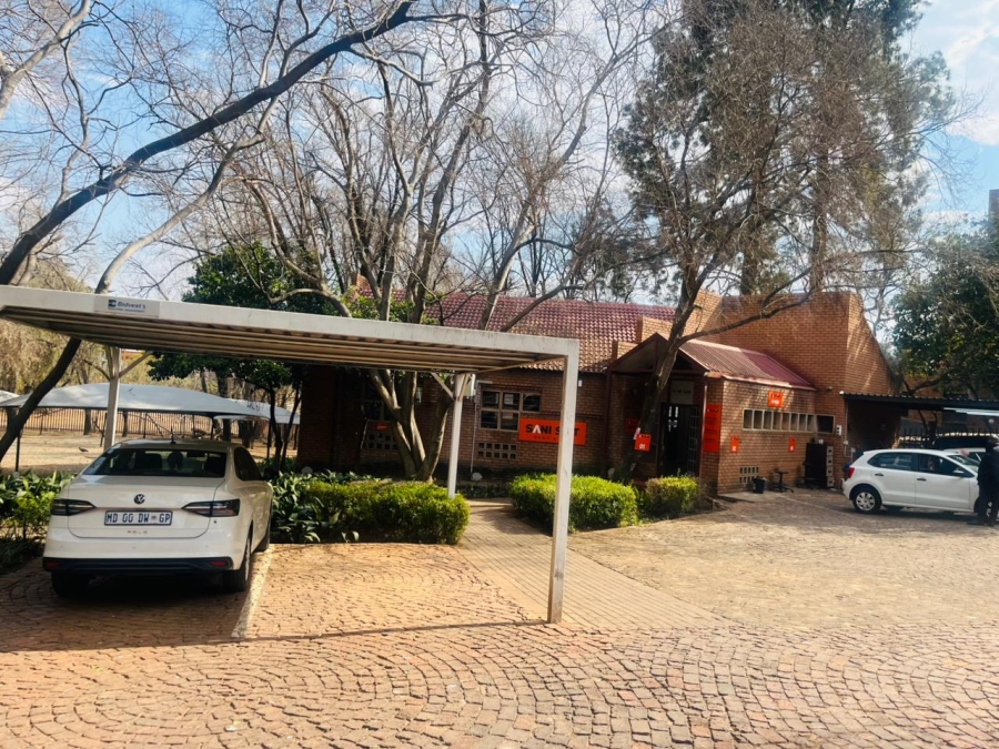  Bedroom Property for Sale in Die Hoewes Gauteng