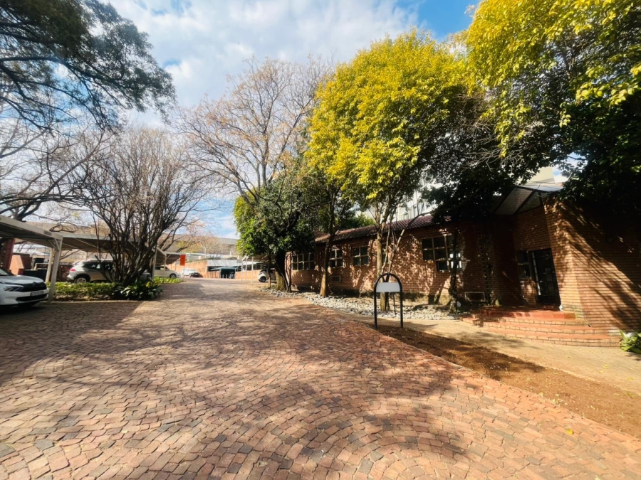  Bedroom Property for Sale in Die Hoewes Gauteng