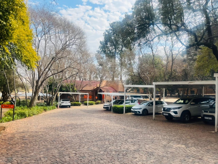  Bedroom Property for Sale in Die Hoewes Gauteng