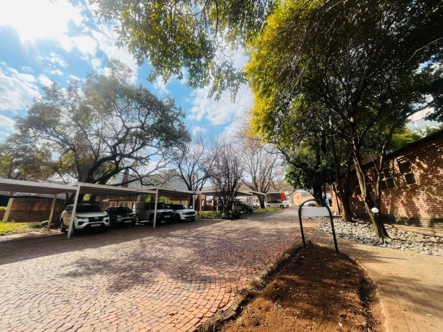  Bedroom Property for Sale in Die Hoewes Gauteng