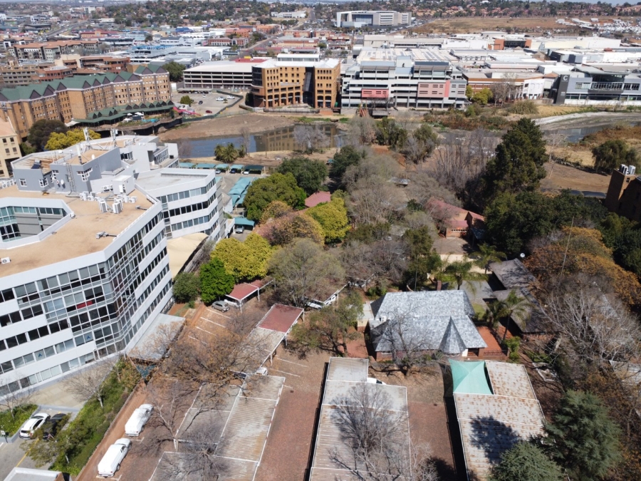 Commercial Property for Sale in Die Hoewes Gauteng