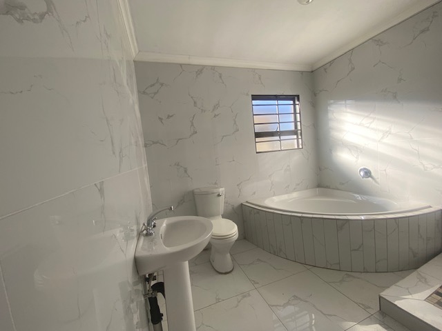 5 Bedroom Property for Sale in Alliance Gauteng