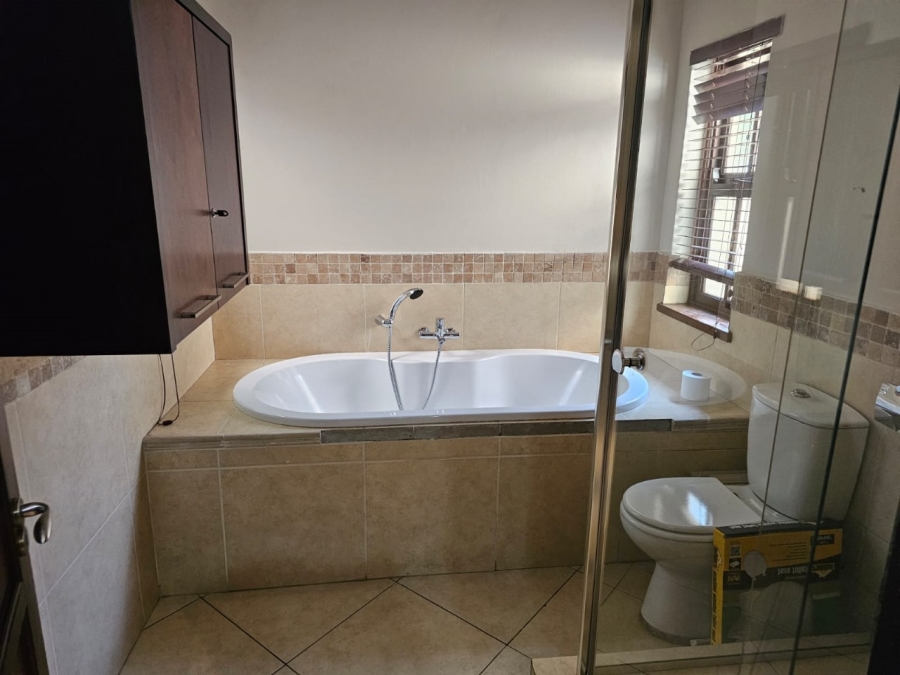 To Let 5 Bedroom Property for Rent in Silver Stream Estate Gauteng