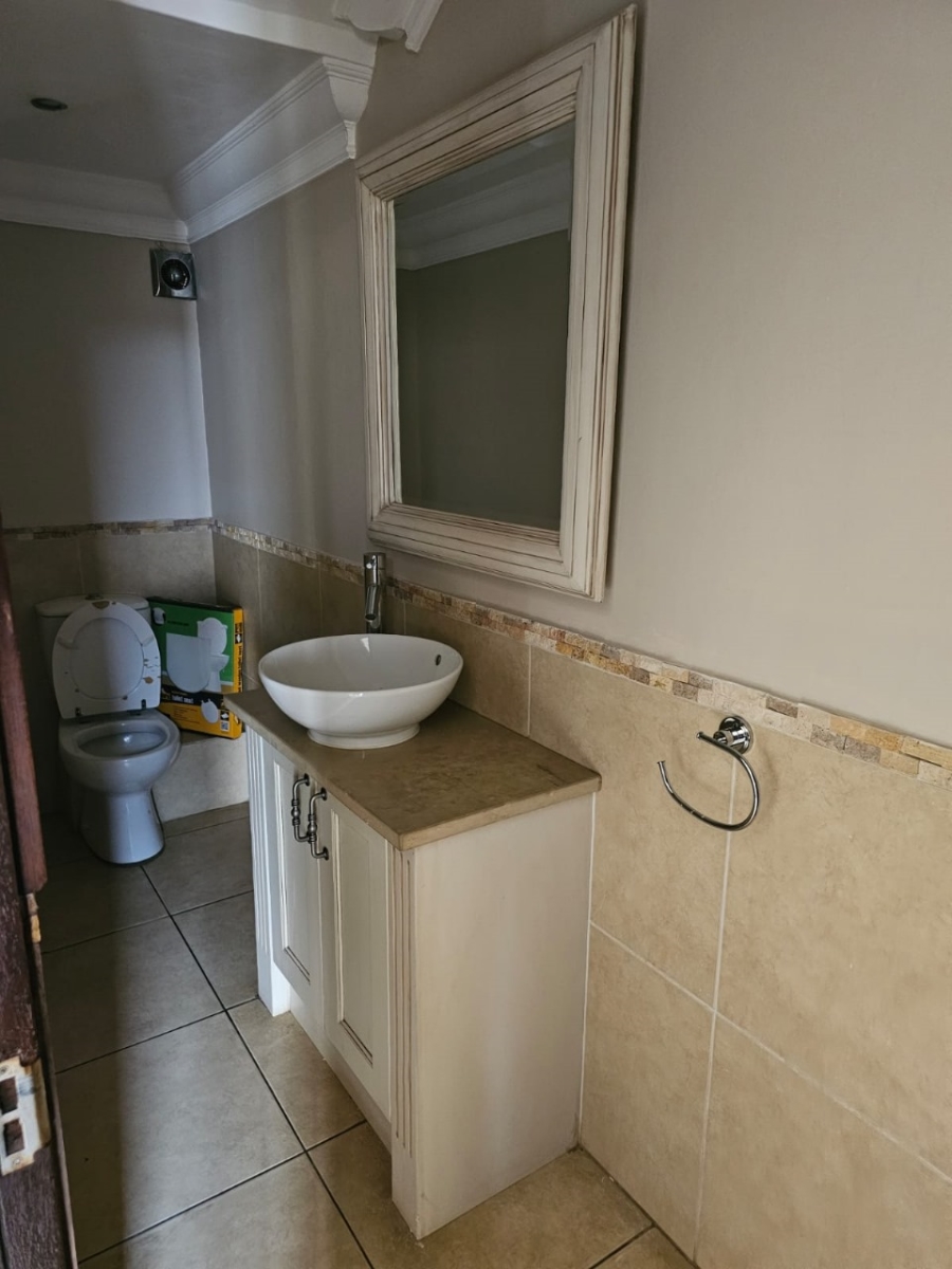 To Let 5 Bedroom Property for Rent in Silver Stream Estate Gauteng