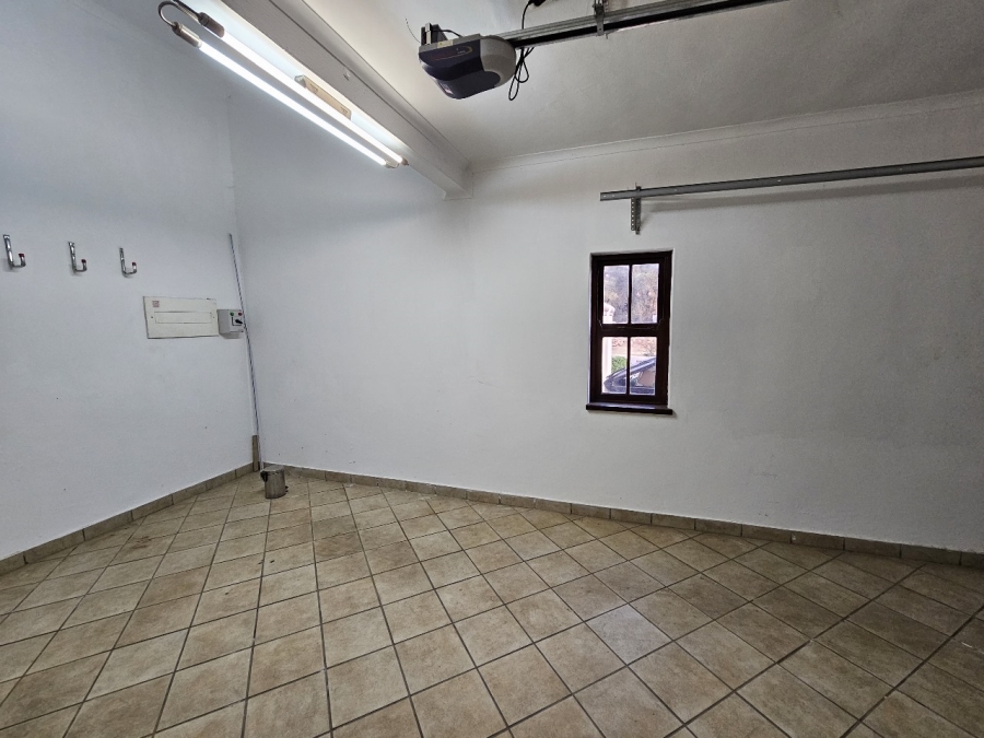 To Let 5 Bedroom Property for Rent in Silver Stream Estate Gauteng