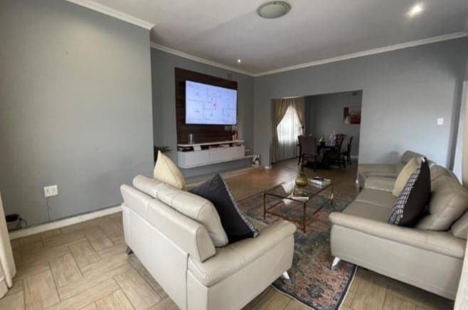 5 Bedroom Property for Sale in Proclamation Hill Gauteng