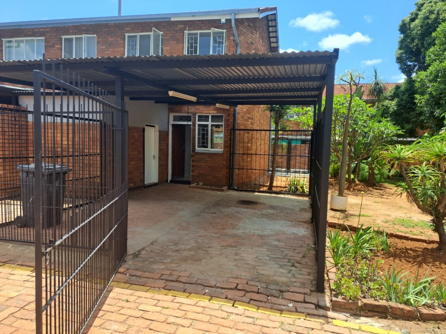 2 Bedroom Property for Sale in Pretoria North Gauteng