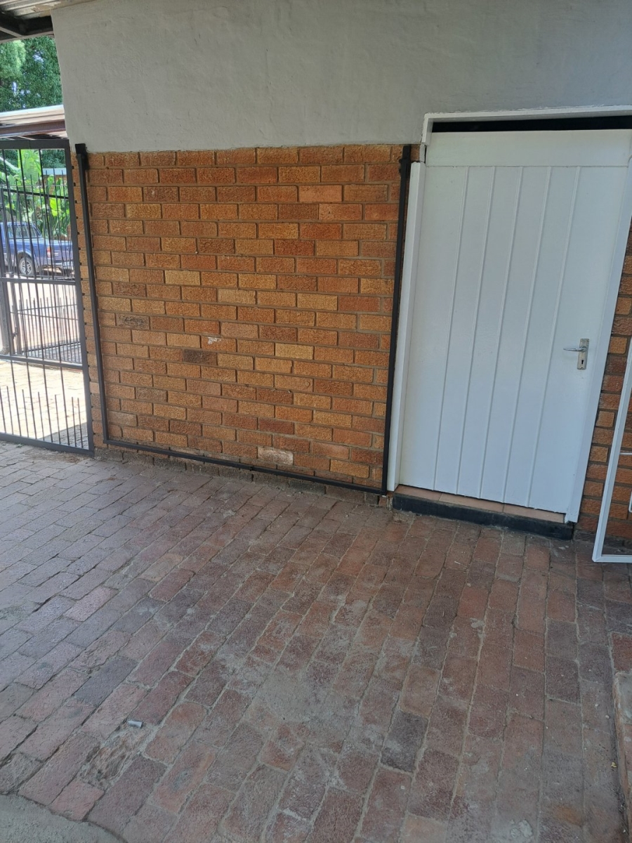 2 Bedroom Property for Sale in Pretoria North Gauteng