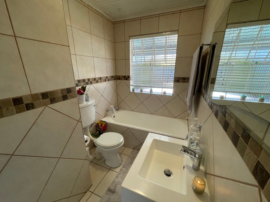 2 Bedroom Property for Sale in Brackenhurst Gauteng