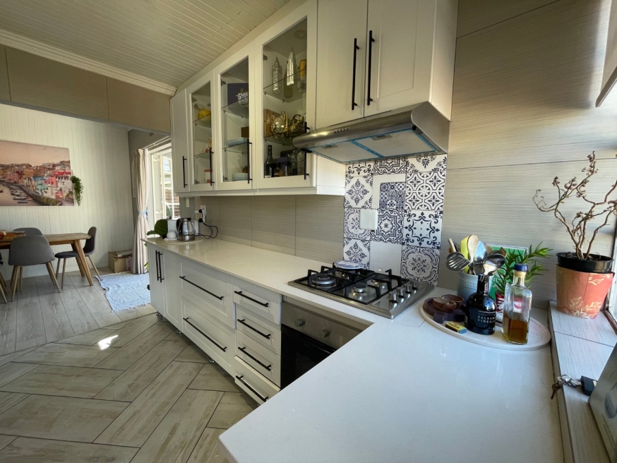 2 Bedroom Property for Sale in Brackenhurst Gauteng