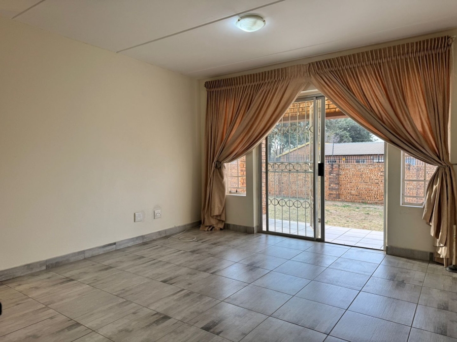 To Let 2 Bedroom Property for Rent in Noordwyk Gauteng