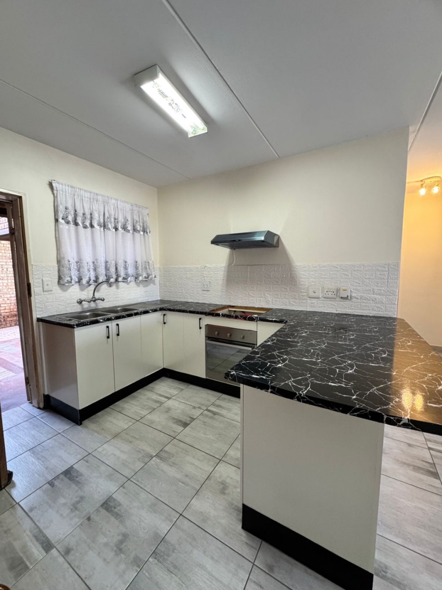 To Let 2 Bedroom Property for Rent in Noordwyk Gauteng