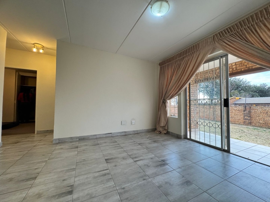 To Let 2 Bedroom Property for Rent in Noordwyk Gauteng