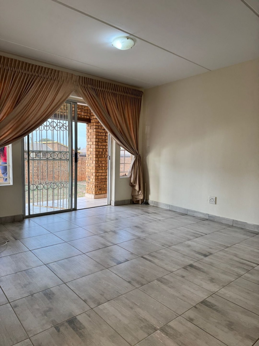To Let 2 Bedroom Property for Rent in Noordwyk Gauteng