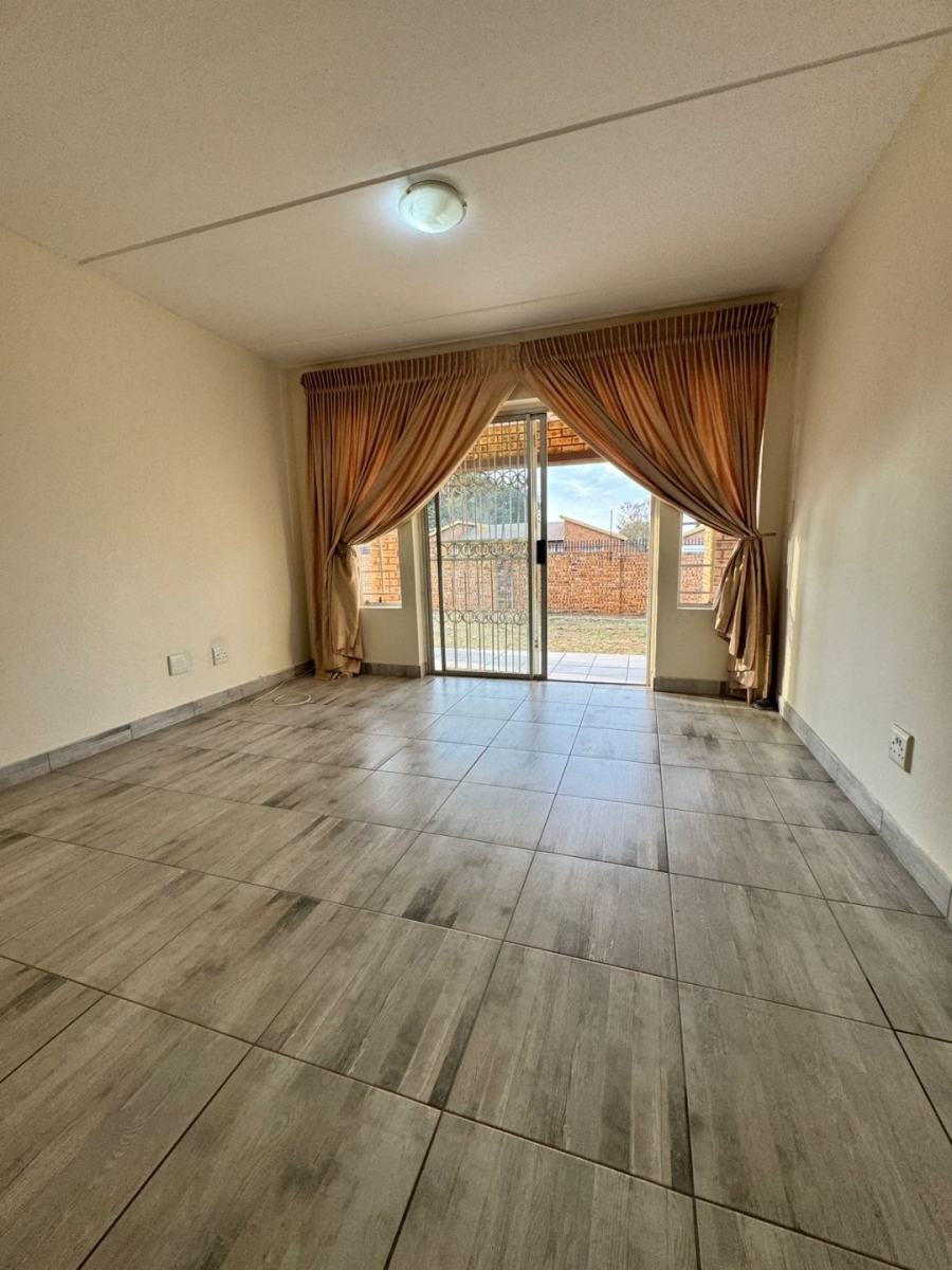 To Let 2 Bedroom Property for Rent in Noordwyk Gauteng