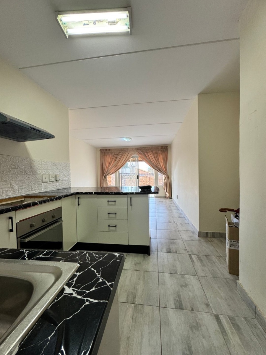 To Let 2 Bedroom Property for Rent in Noordwyk Gauteng