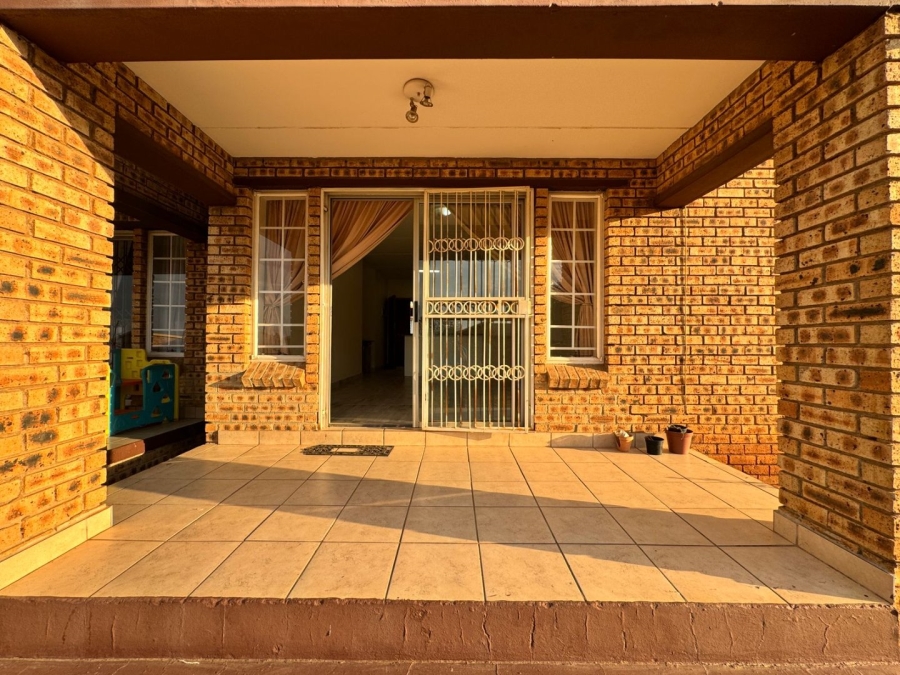 To Let 2 Bedroom Property for Rent in Noordwyk Gauteng