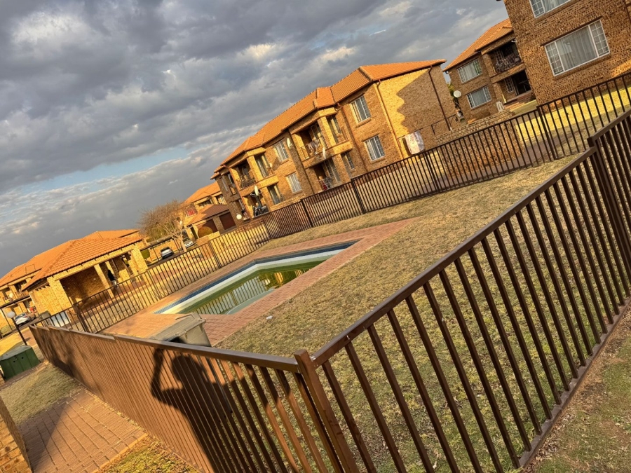 To Let 2 Bedroom Property for Rent in Noordwyk Gauteng