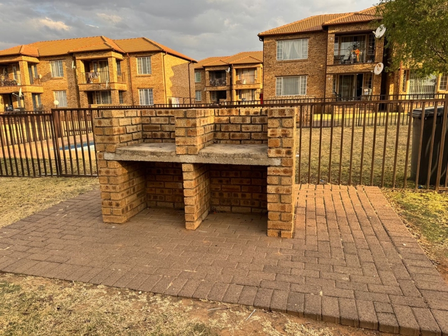 To Let 2 Bedroom Property for Rent in Noordwyk Gauteng
