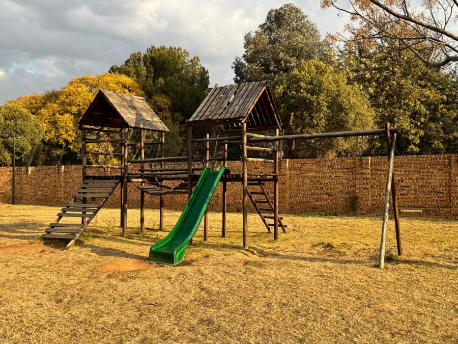 To Let 2 Bedroom Property for Rent in Noordwyk Gauteng