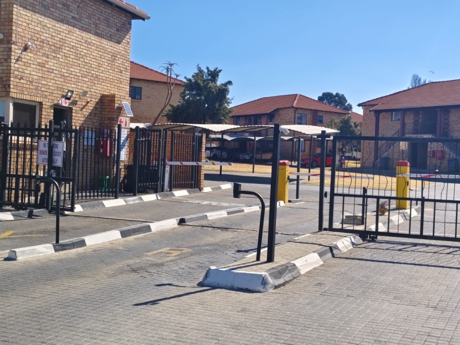 2 Bedroom Property for Sale in Ravensklip Gauteng