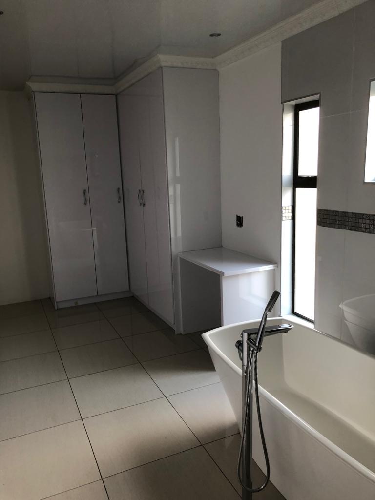 5 Bedroom Property for Sale in Eye of Africa Gauteng