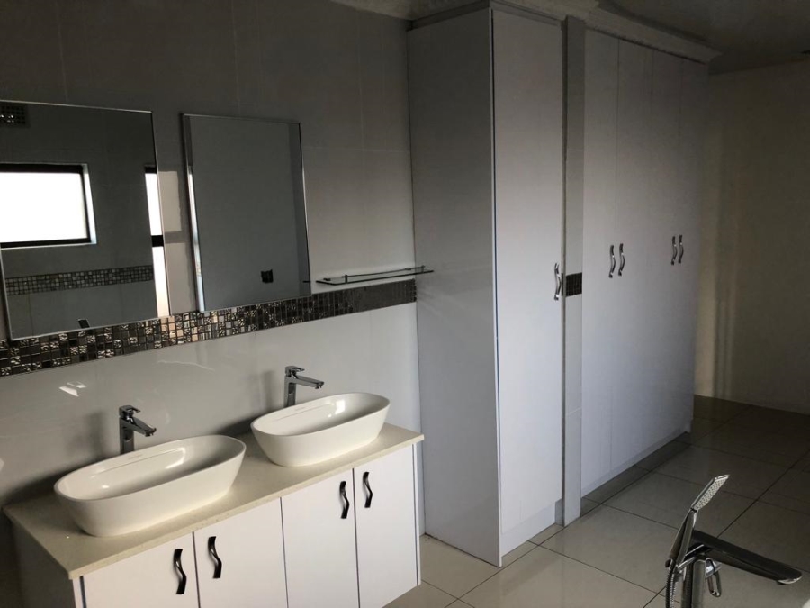 5 Bedroom Property for Sale in Eye of Africa Gauteng