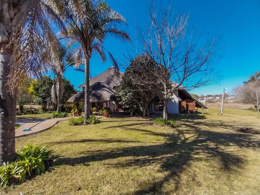 5 Bedroom Property for Sale in Knopjeslaagte Gauteng
