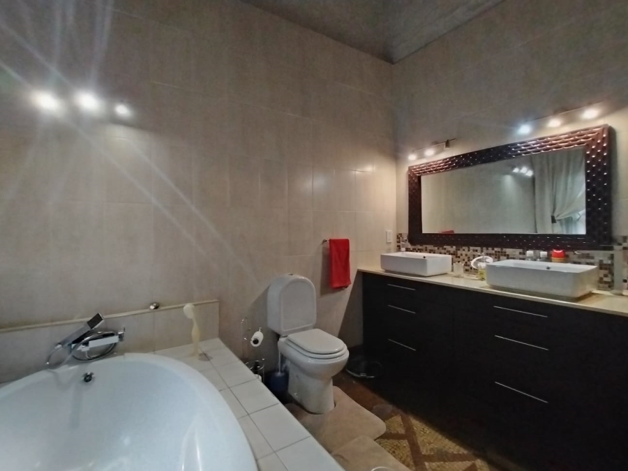5 Bedroom Property for Sale in Henley on Klip Gauteng