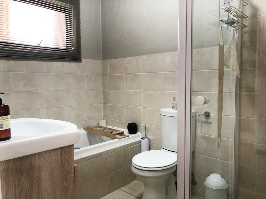 2 Bedroom Property for Sale in Barbeque Downs Gauteng