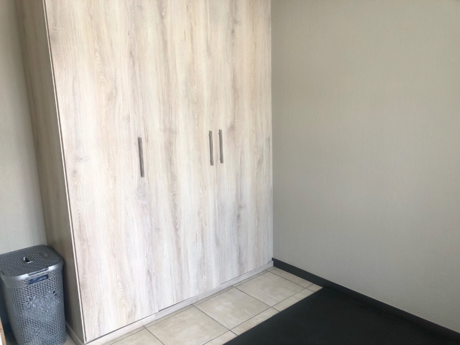 2 Bedroom Property for Sale in Barbeque Downs Gauteng