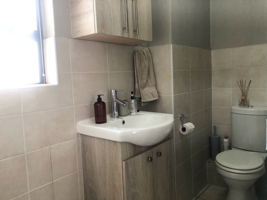 2 Bedroom Property for Sale in Barbeque Downs Gauteng