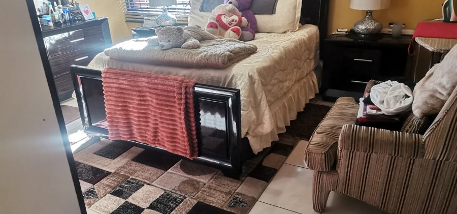 4 Bedroom Property for Sale in Commercia Gauteng