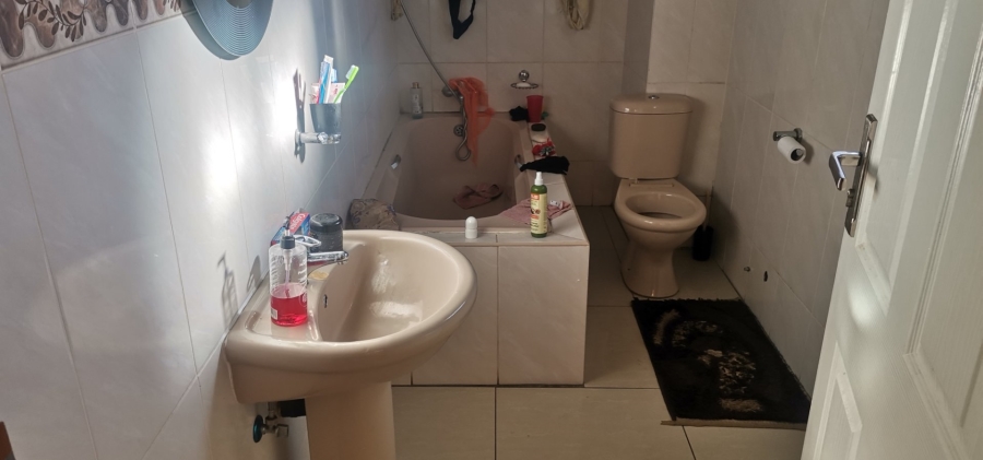 4 Bedroom Property for Sale in Commercia Gauteng