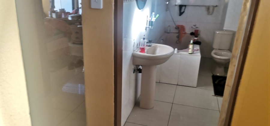 4 Bedroom Property for Sale in Commercia Gauteng