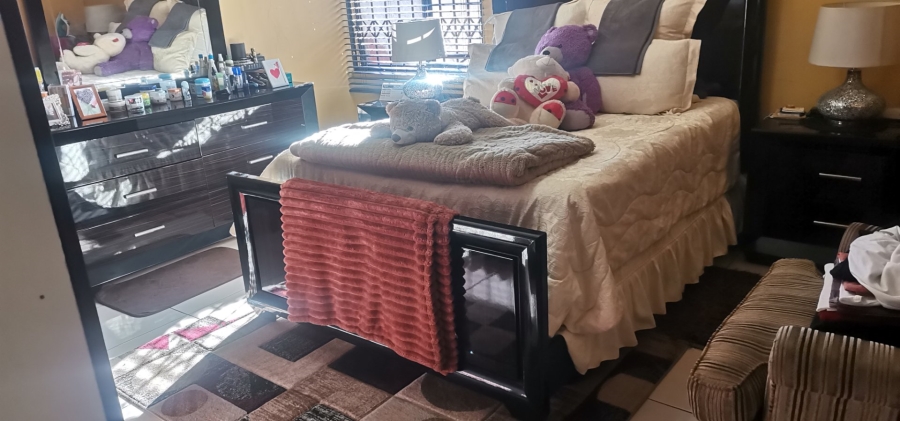 4 Bedroom Property for Sale in Commercia Gauteng