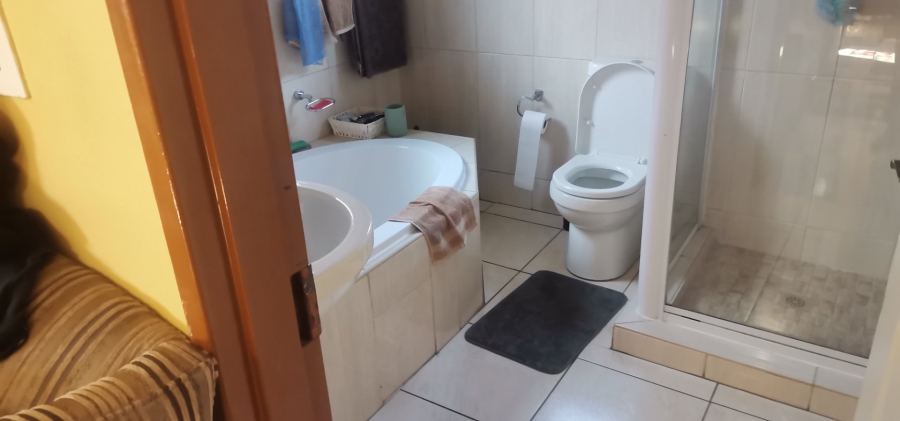 4 Bedroom Property for Sale in Commercia Gauteng